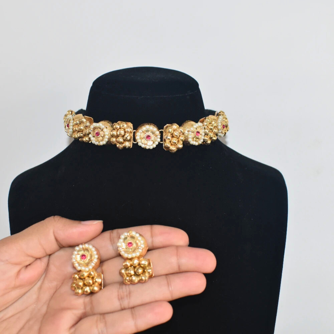 Naina Brass Kundan Gold Finish Choker/Necklace Set with Extendable Thread