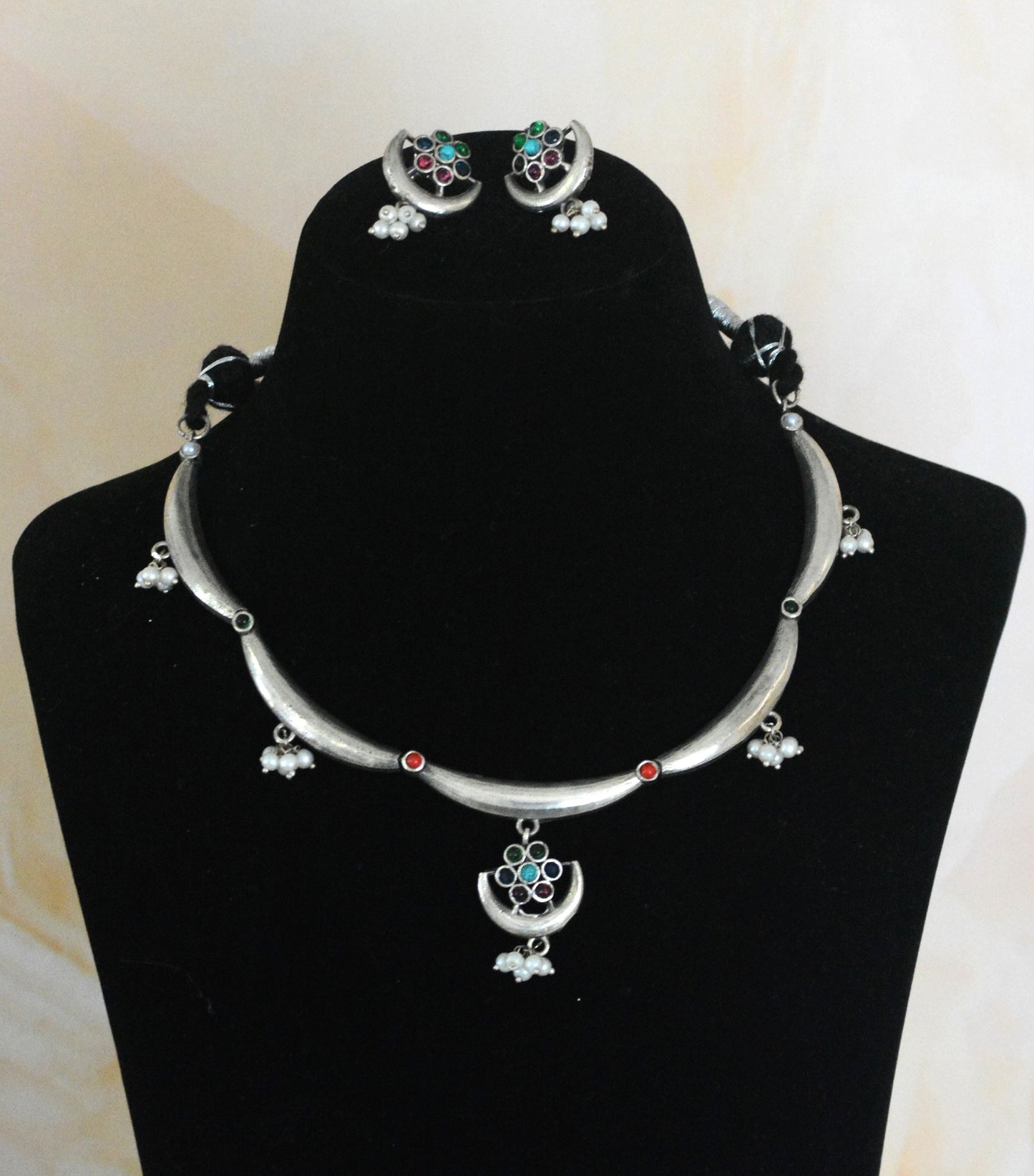 Meghduri Lightweight Sleek Necklace Set with stone Earrings