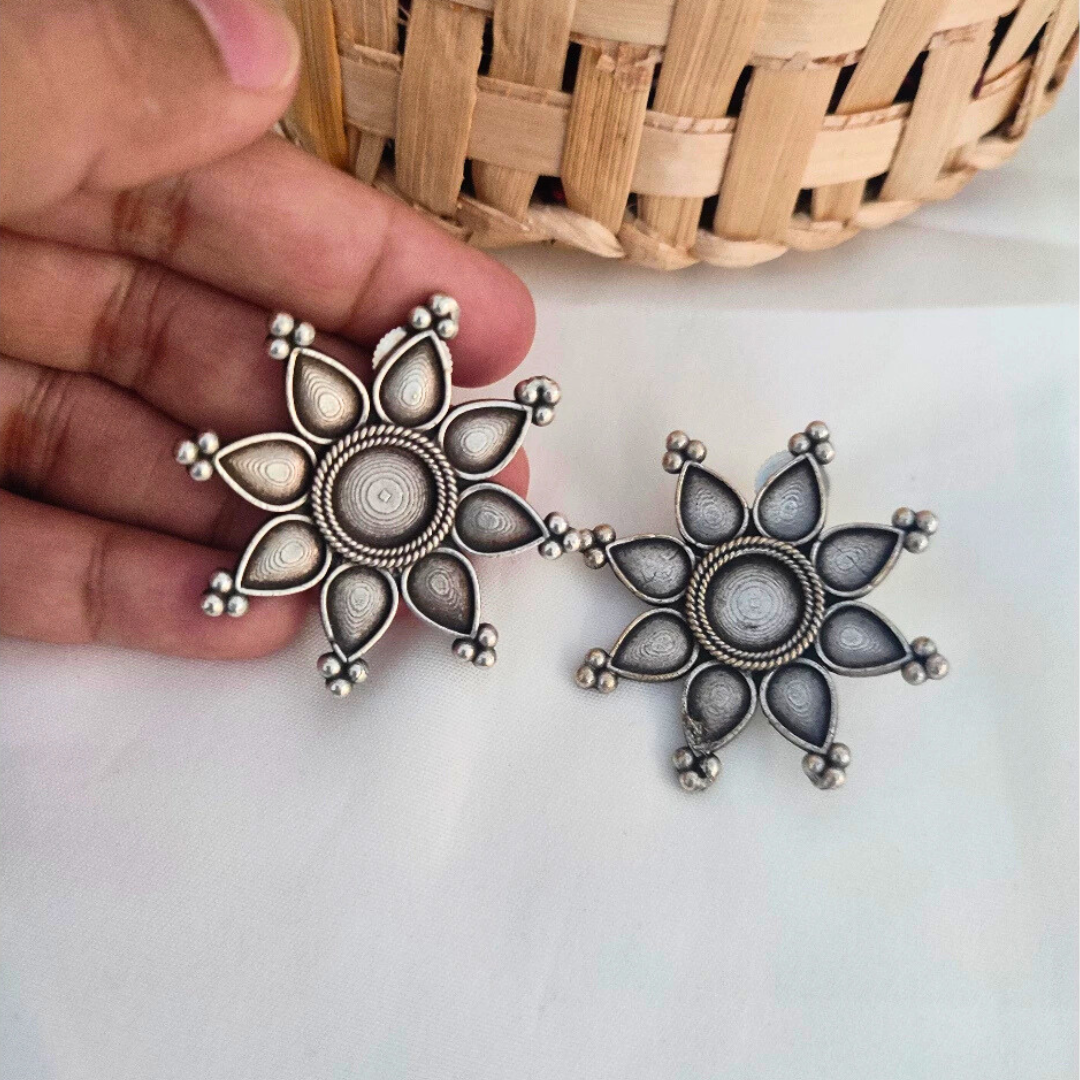 Priyam Star Studs