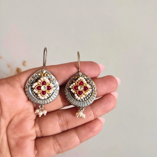 Mona Kundan Small Size Earrings