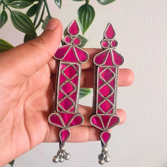 Glossy pink gualabo fishhook glass earrings