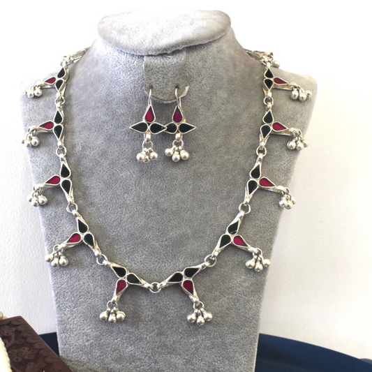 Surina Glass Necklace Set with Earrings